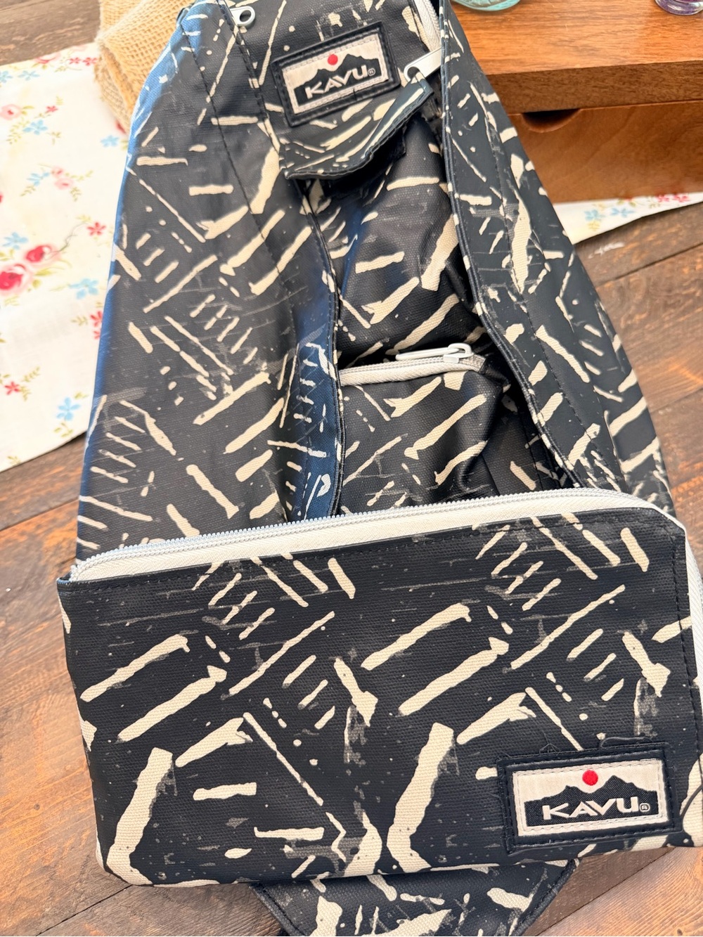 Set of KAVU Rope Sling Pack + Cammi Clutch wallet black white geometric Aztec